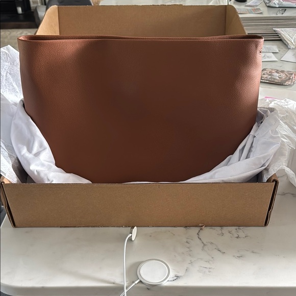 Mina Baie Harlow Midi Bag - Picture 2 of 5